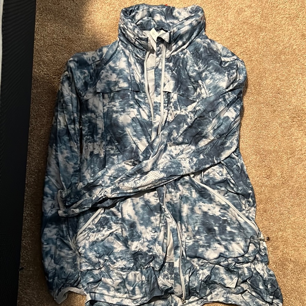 Breathable, Packable Lululemon Jacket - image 1